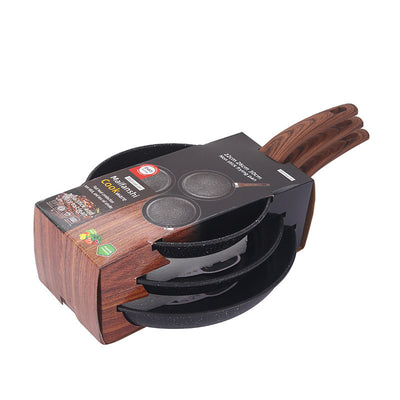 Set 3 Tiganë Non-Stick prej Hekuri për Gaz dhe Induksion – me Dorezë Druri (Model GI121)
